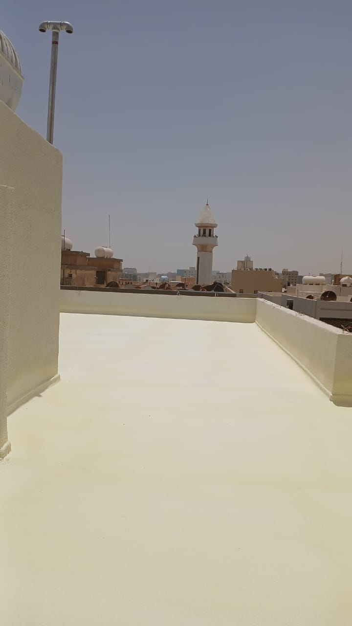 عزل فوم بالرياض - عملية رش الفوم على السطح